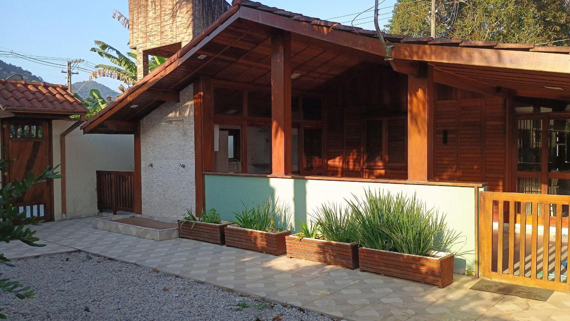 Moreira Casa Com Churrasqueira E Ar-Condicionado 우바투바 외부 사진